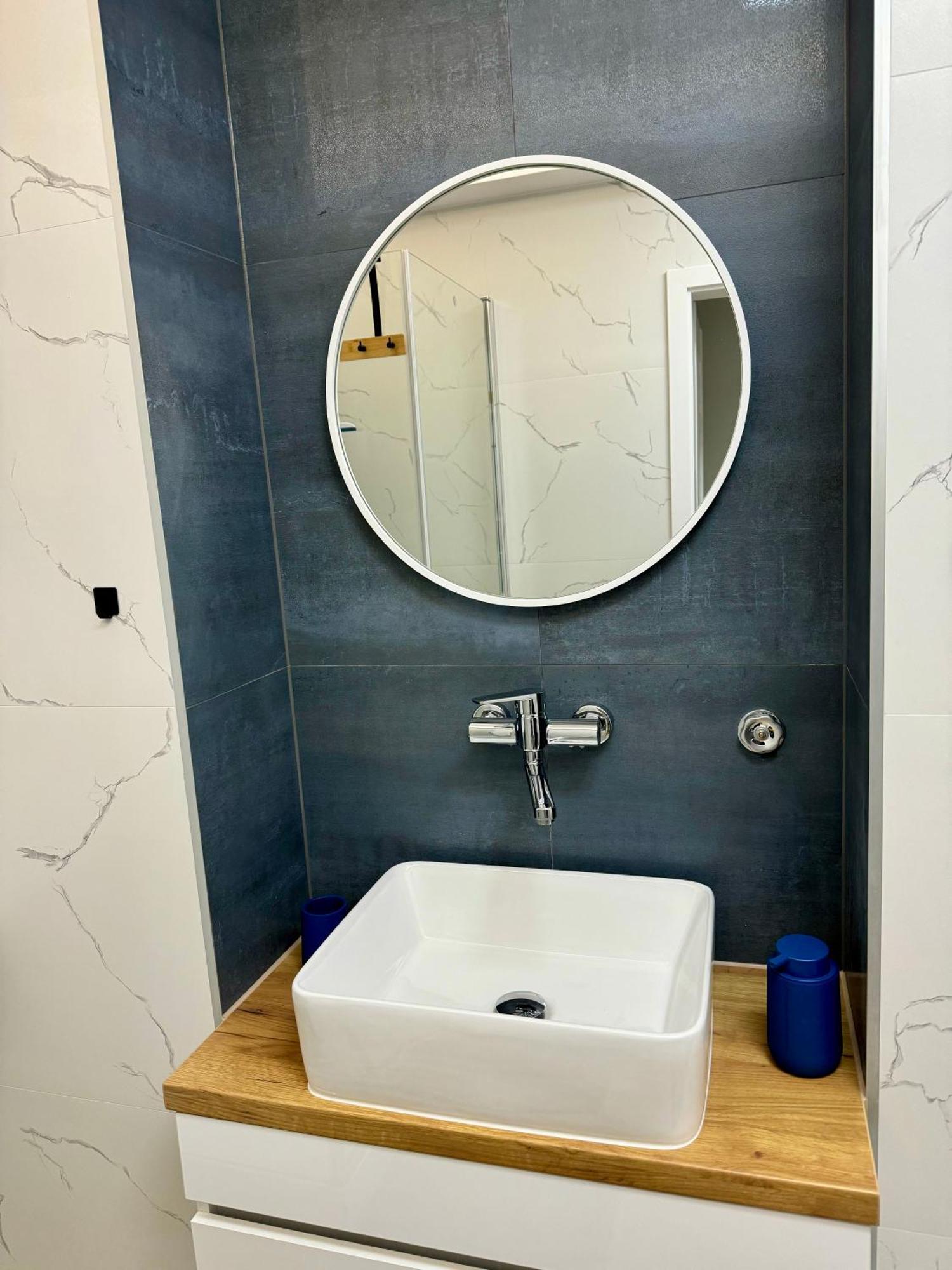 Appartamento Blue Zone With Free Parking, Balcony And Garden Cracovia