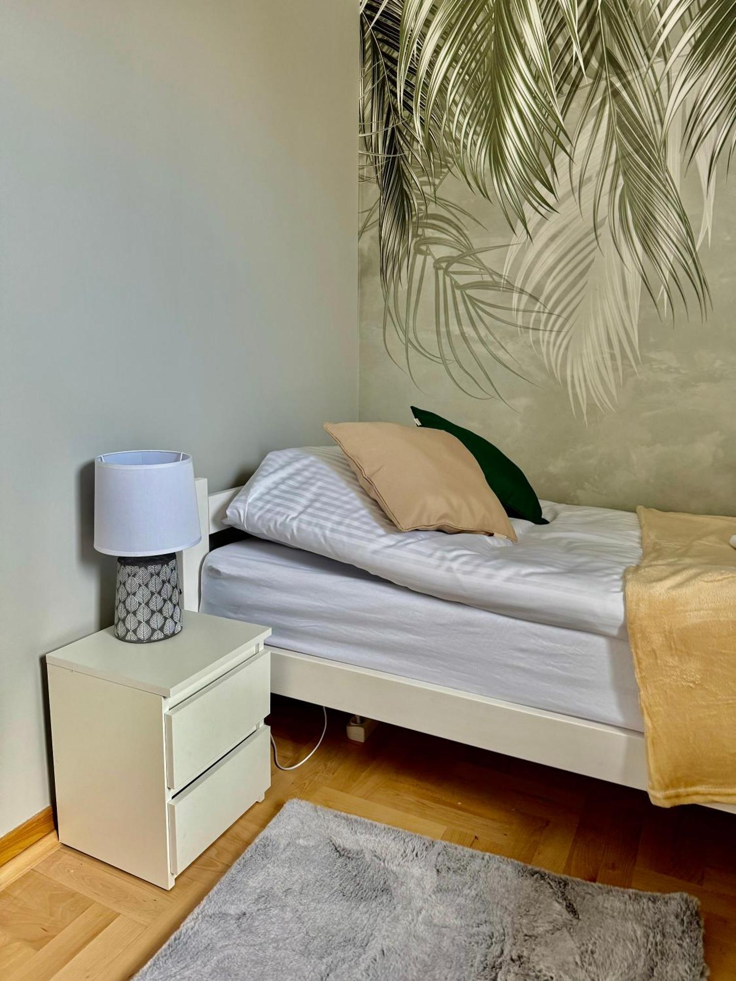 Blue Zone With Free Parking, Balcony And Garden Appartamento