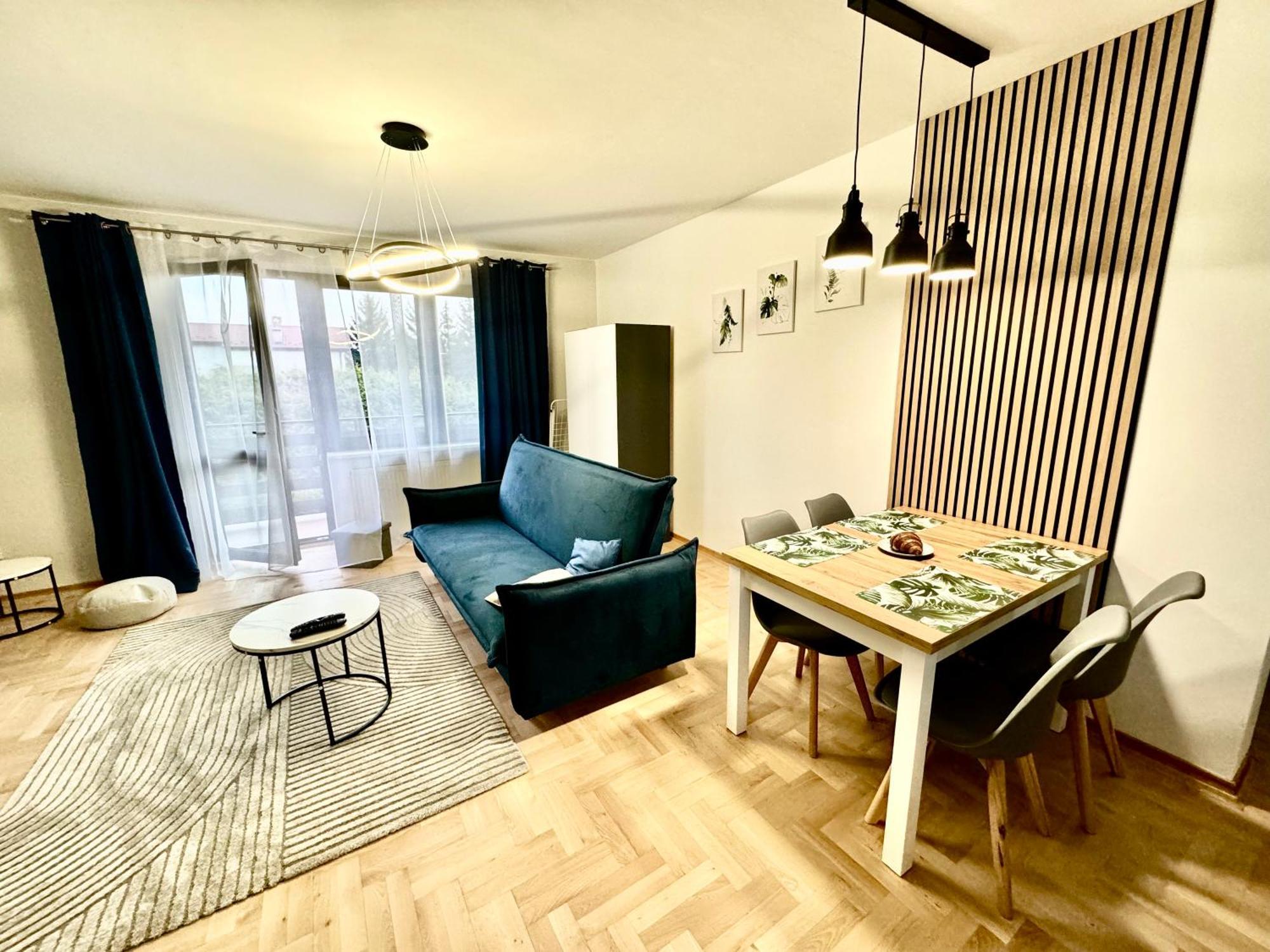 Blue Zone With Free Parking, Balcony And Garden