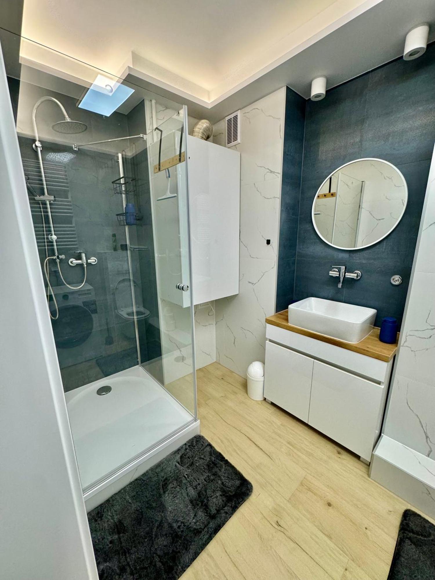 Appartamento Blue Zone With Free Parking, Balcony And Garden Cracovia
