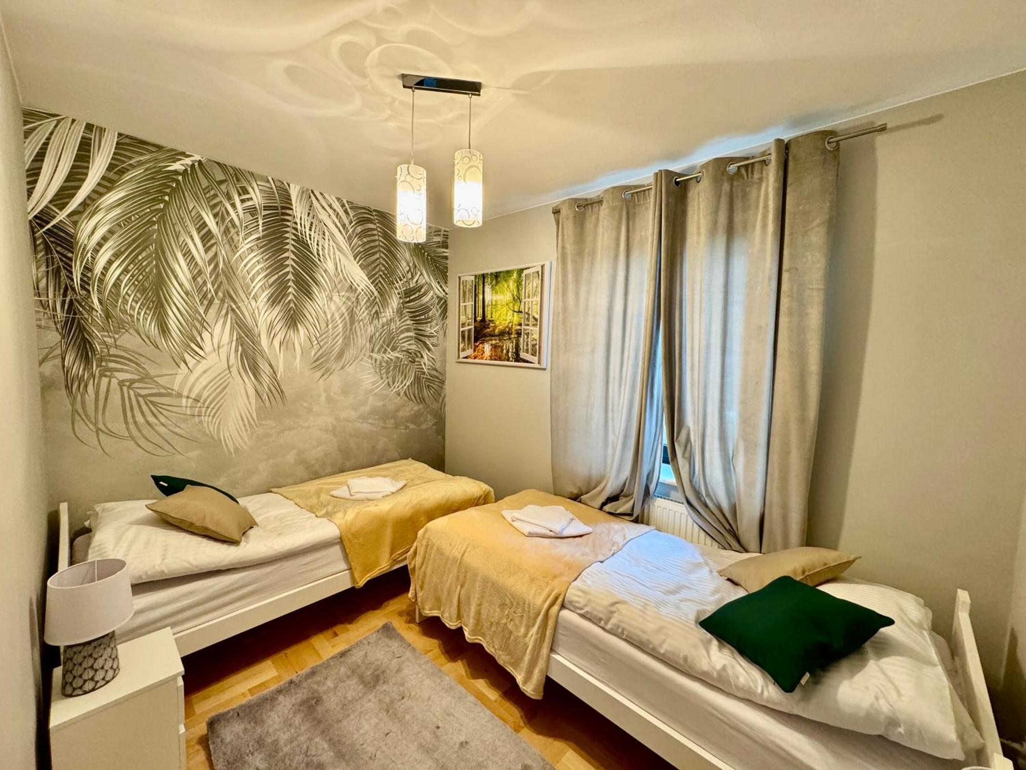 Blue Zone With Free Parking, Balcony And Garden *